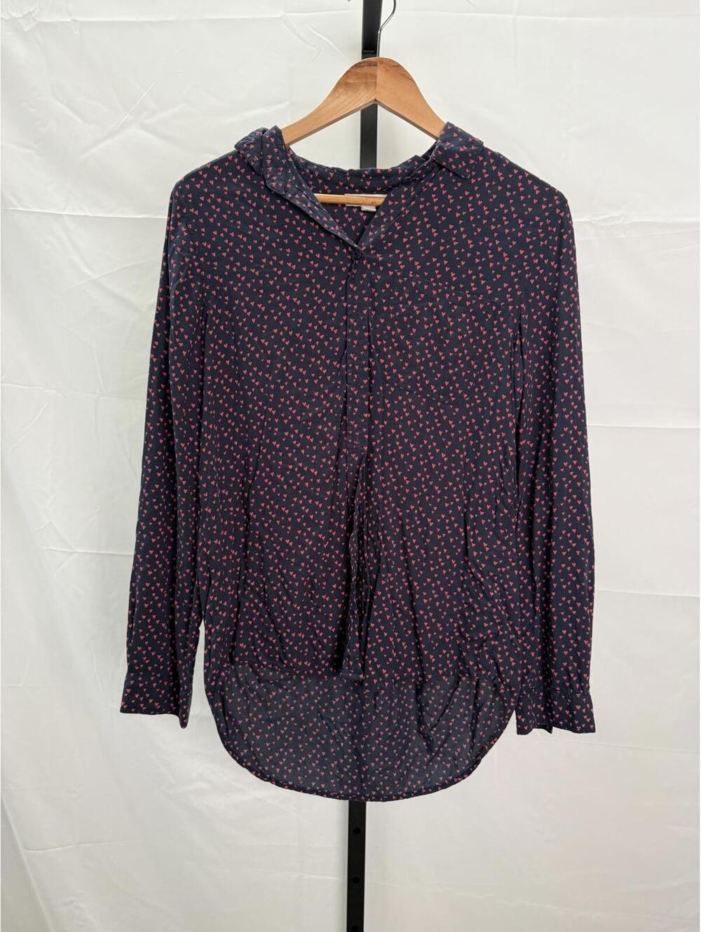 beachlunchlounge Women's Navy Blue Long Sleeve Blouse with Red Heart Pattern M - Picture 2 of 6